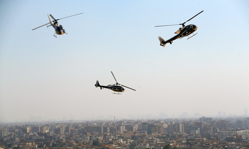 Aircrafts perform aerobatics during the Pyramids Air Show 2022 at the Giza Pyramids scenic spot in Giza, Egypt, Aug. 3, 2022.(Photo: Xinhua)