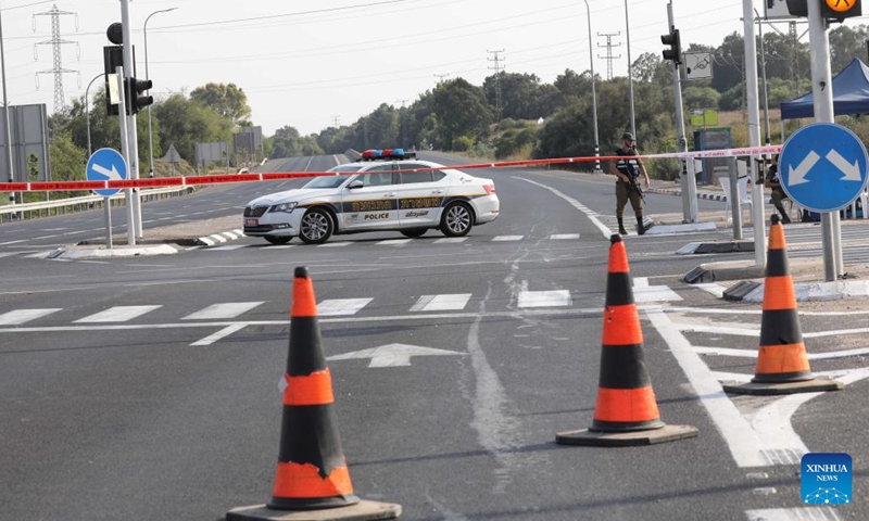 Israeli security forces block a road to Sderot in southern Israel near the border with Gaza, on Aug. 4, 2022. Israel on Thursday deployed attack drones over the Gaza Strip and continued to close major roads in the south amid rising tensions with the Palestinians.(Photo: Xinhua)