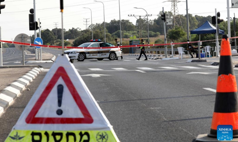 Israeli security forces block a road to Sderot in southern Israel near the border with Gaza, on Aug. 4, 2022. Israel on Thursday deployed attack drones over the Gaza Strip and continued to close major roads in the south amid rising tensions with the Palestinians.(Photo: Xinhua)