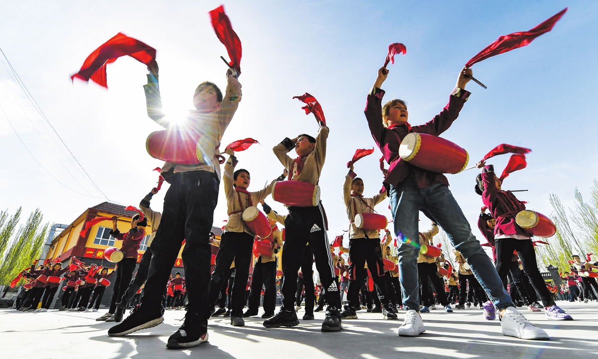 Kurban Niyaz's students perform Ansai waist drum dance, a traditional dance from Northwest China's Shaanxi Province on April 8, 2019. Photo: VCG