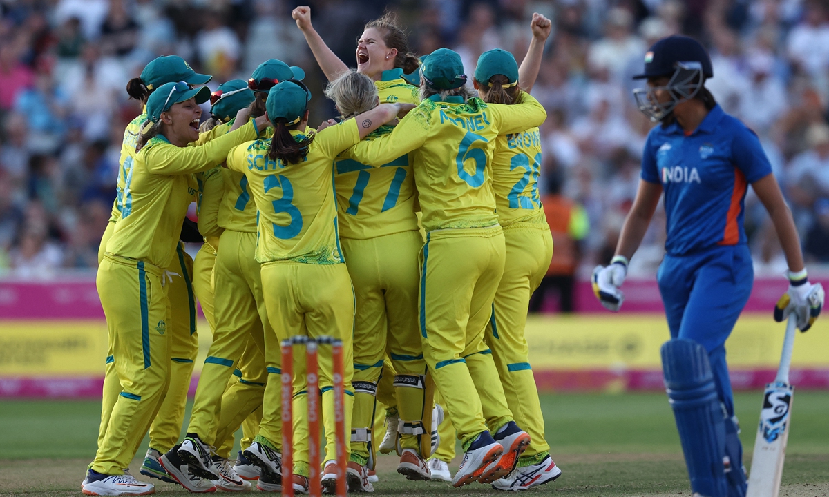 Australia celebrate winning the women's Twenty20 cricket gold medal match at Edgbaston in Birmingham, England on August 7, 2022. Photo: AFP
