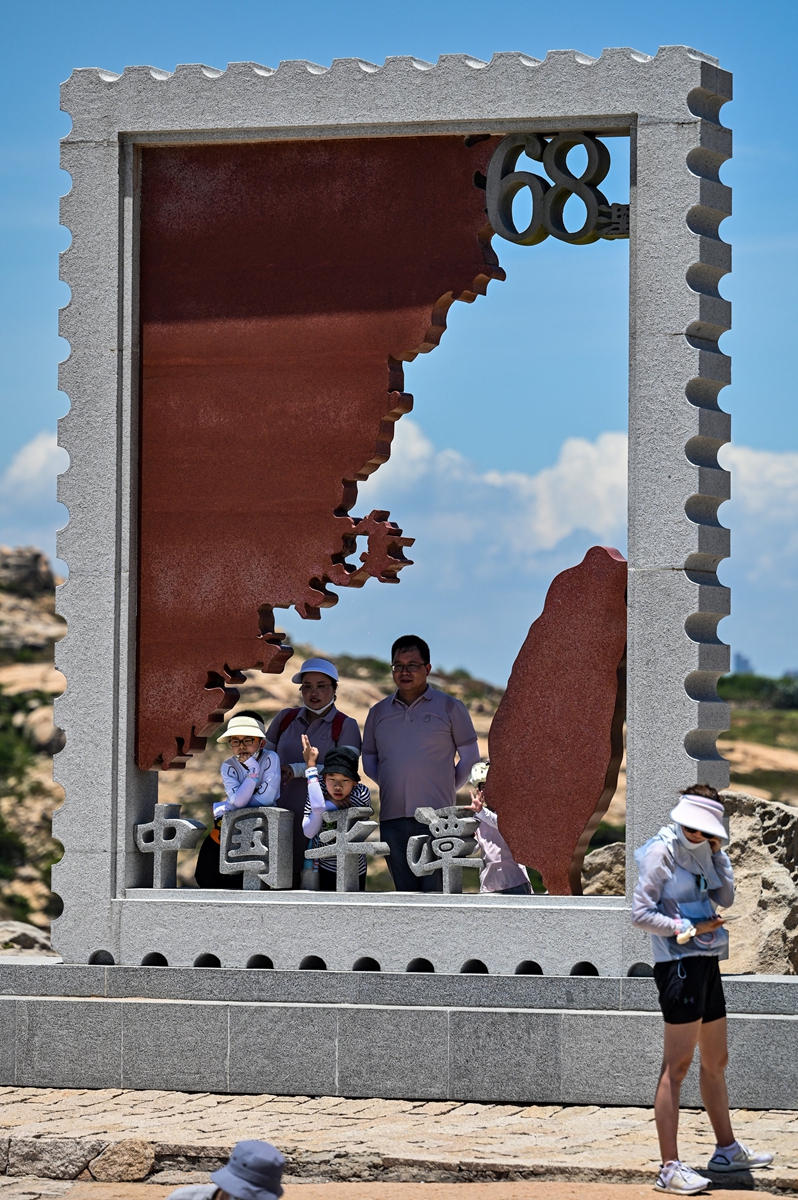 Tourists stand in a scenic area in Pingtan Island, one of Chinese mainland's closest geographical points to Taiwan island, on August 4, 2022. Photo: AFP