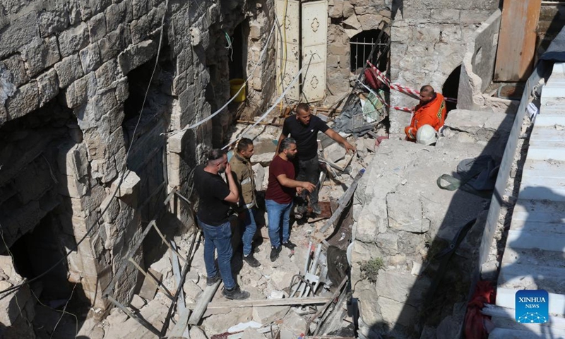 Palestinians inspect a damaged house hit by Israeli shells in the West Bank city of Nablus on Aug. 9, 2022. Three Palestinians were killed and 40 others were injured early Tuesday in clashes with the Israeli soldiers in the northern West Bank city of Nablus, Palestinian medics and eyewitnesses said.(Photo: Xinhua)