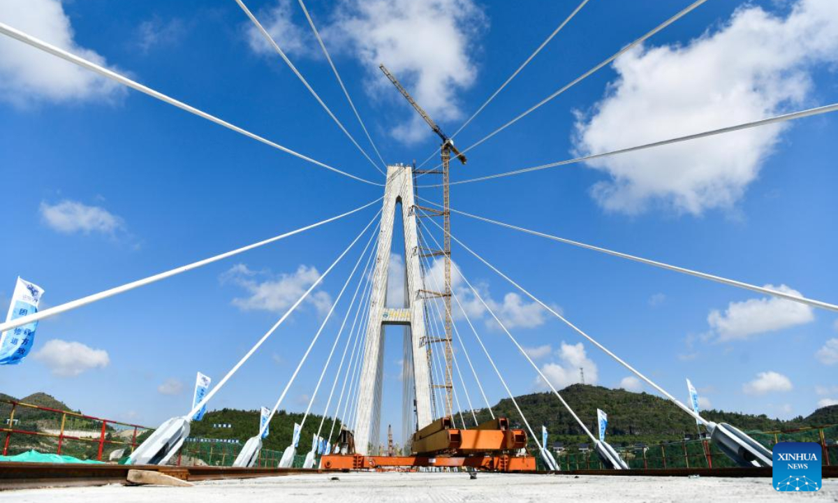 Photo taken on Aug 19, 2022 shows the construction site of the Longli River bridge in Longli County, southwest China's Guizhou Province. The 1,260-meter-long bridge was joined together on Friday. Photo:Xinhua