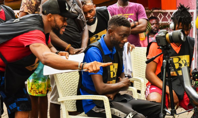 File photo taken on May 25, 2022 shows Jackson Stephanor (1st L, Front), director of Boss Daughters, giving instructions to his cameraman while shooting the film in the Southwest region, Cameroon.  Photo: Xinhua