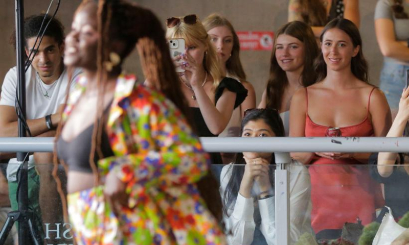 A model presents a creation during the free public fashion show at Robson Square in Vancouver, British Columbia, Canada, Aug. 12, 2022. Featuring nine local designers and three downtown retailers, downtown's first free-to-the-public fashion show was hosted in downtown Vancouver to showcase the diversity and inclusiveness of the local fashion industry.  Photo: Xinhua
