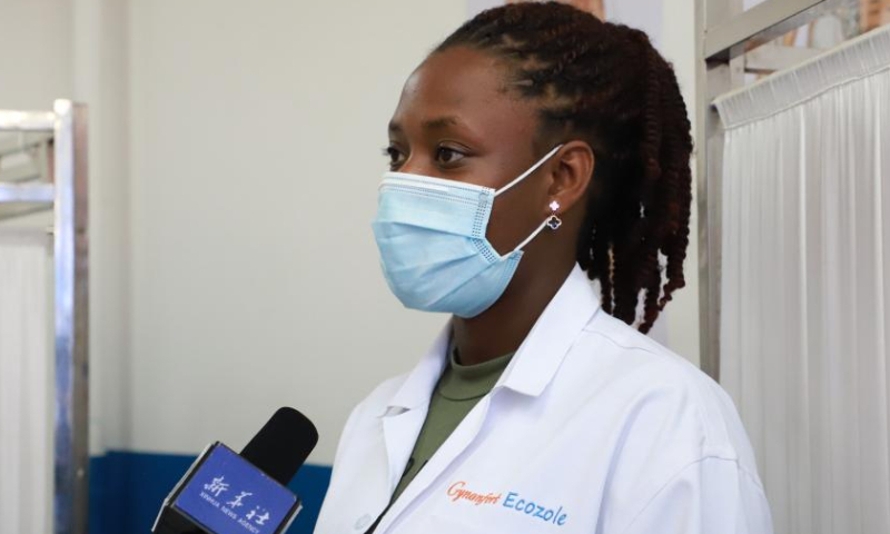 Justine Kirabo, an intern of Chinese acupuncturist Li Xiaobin, speaks during an interview with Xinhua in Kampala, Uganda, Aug.  10, 2022. Photo: Xinhua