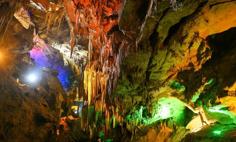 Colored lights illuminate the geological formations at the Benxi Water Cave, a large-scale underground karst, in Benxi, northeast China's Liaoning Province, Aug. 10, 2022. (Photo: China News Service/Yu Haiyang)
Developed about 500,000 years ago, the cave has more than 400,000 cubic meters internal space and a total length of 5,800 meters. Comprising a dry cave and a water cave, it is the world's longest underground karst cave with water.
