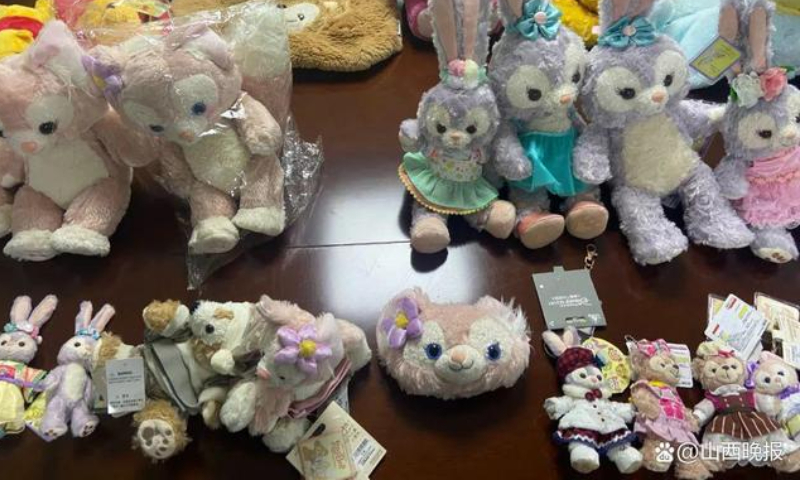 Fake Disney toys seized by Shanghai police Photo: Shanxi Evening News