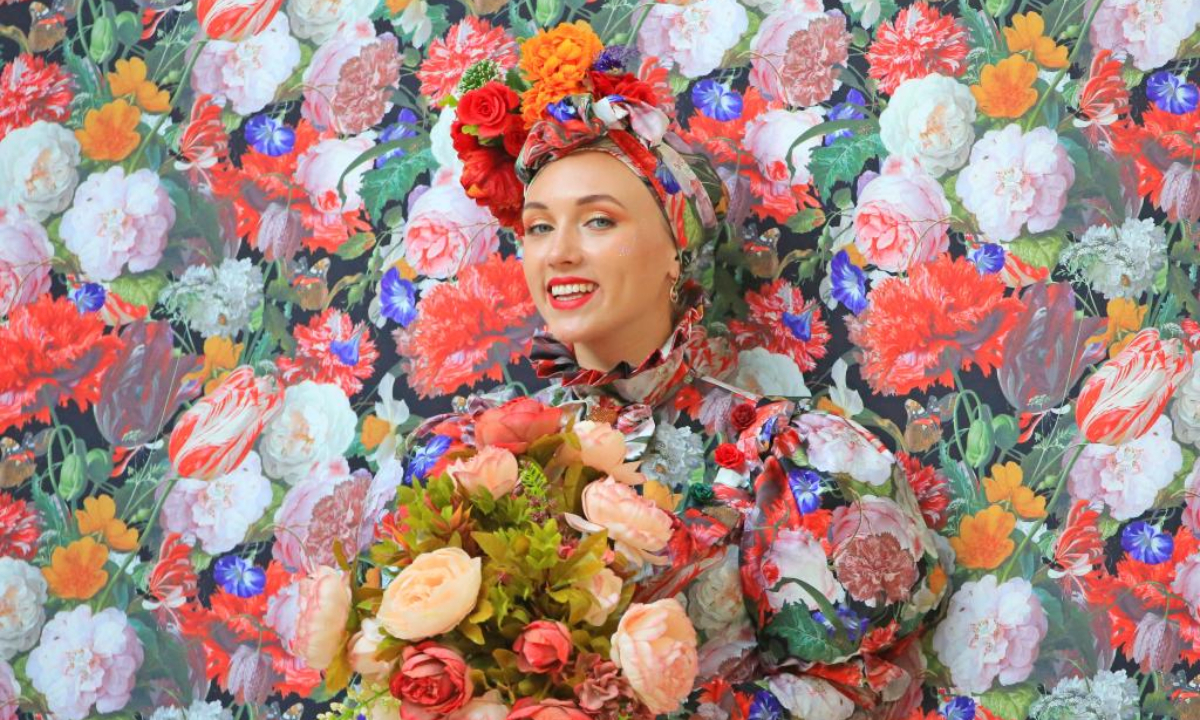 A model presents a creation during a fashion fair in Minsk, Belarus, Aug 11, 2022. Photo:Xinhua