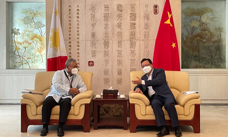 Chinese Ambassador to the Philippines Huang Xilian (right) meets with Philippine Transportation Secretary Jaime Bautista on Thursday. Photo: The Chinese embassy in the Philippines 