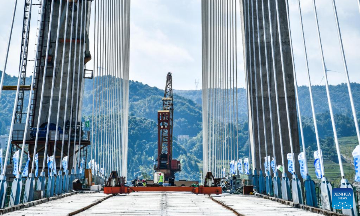 Constructors work at the construction site of the Longli River bridge in Longli County, southwest China's Guizhou Province, Aug 19, 2022. The 1,260-meter-long bridge was joined together on Friday. Photo:Xinhua