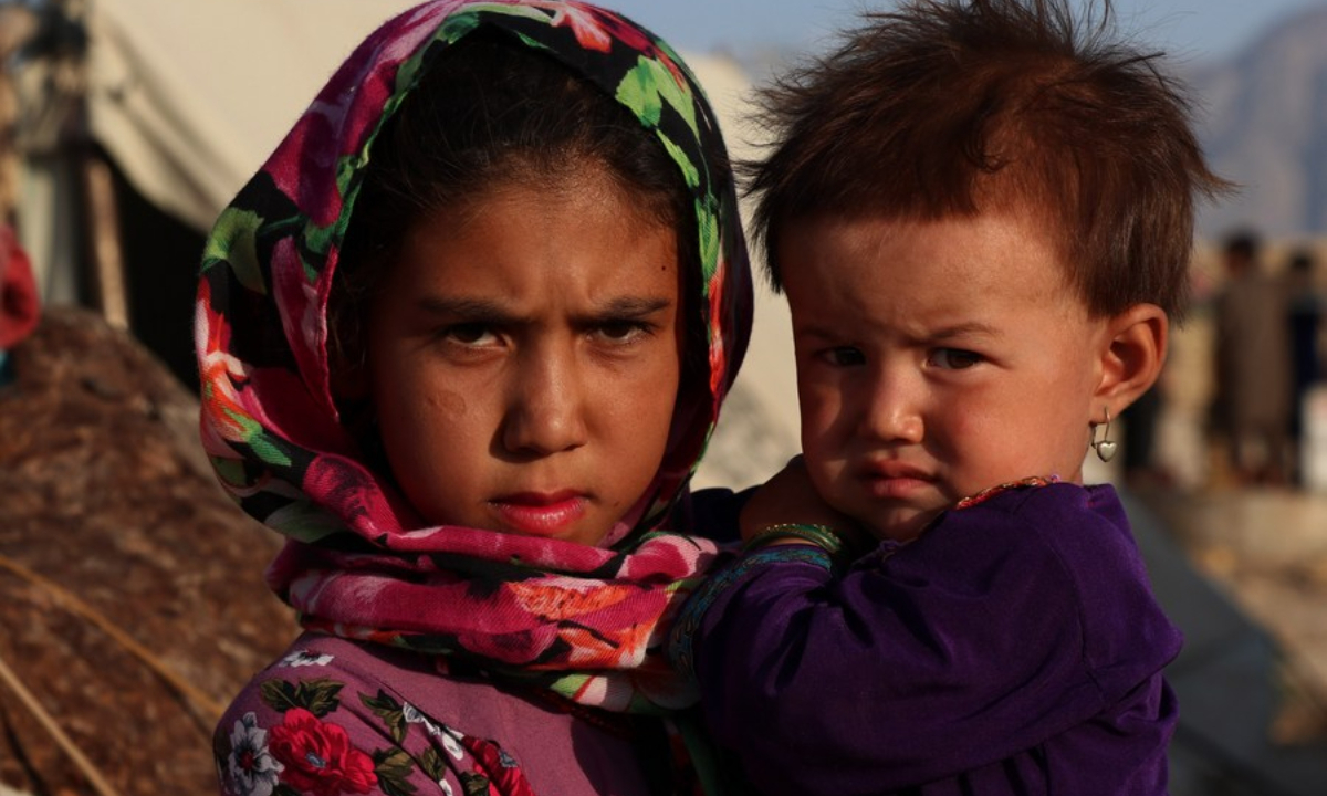 An Afghan girl holds her little sister at a displaced person camp in Mazar-i-Sharif, capital of northern Balkh province, Afghanistan, on July 22, 2021. Photo:Xinhua