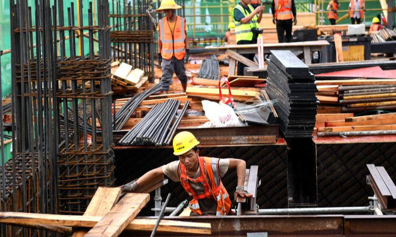 Workers operate at the construction site of Yulin North Railway Station in Yulin, south China's Guangxi Zhuang Autonomous Region, Aug. 12, 2022. Yulin North Railway Station, covering an area of 49,975 square meters, is one of the seven stations along the Nanning-Yulin high-speed railway with a designed speed of 350 kilometers per hour. Photo: Xinhua