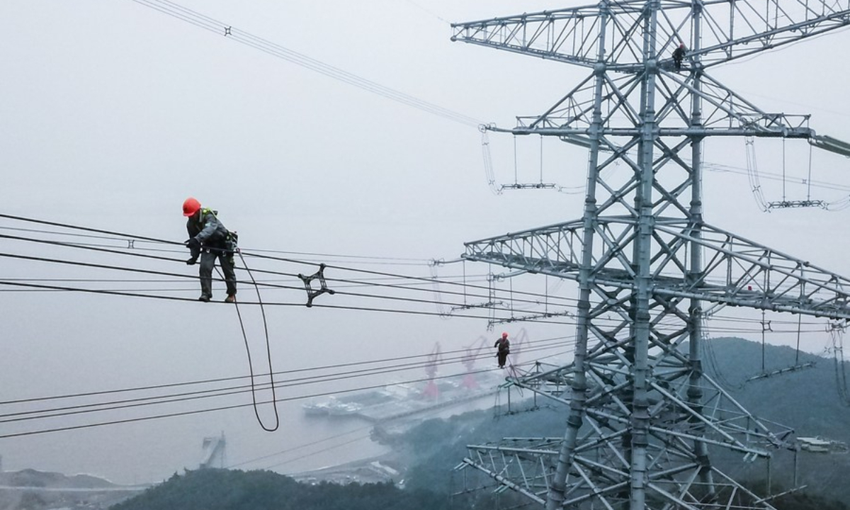 Aerial photo shows technicians of State Grid Zhejiang Electric Power Company checking power transmission lines to make sure the stable operation of local power supply in Zhoushan, east China's Zhejiang Province, Oct 23, 2020. Photo:Xinhua