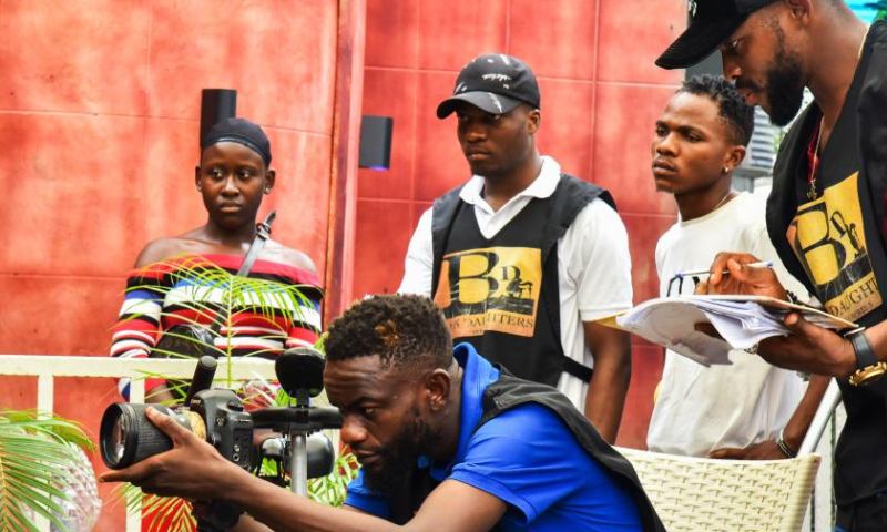 File photo taken on May 25, 2022 shows Jackson Stephanor (1st R), director of Boss Daughters, giving instructions to his cameraman while shooting the film in the Southwest region, Cameroon. Photo: Xinhua