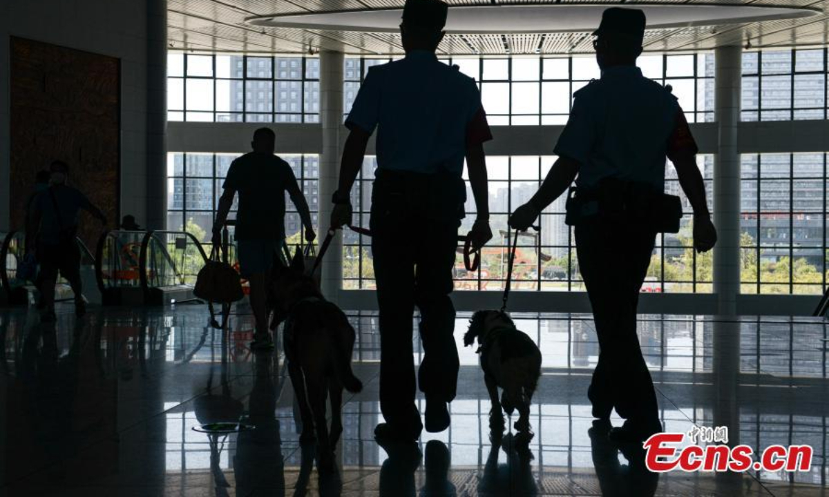 Police dogs wearing cooling vests patrol at Chongqing North Station in Chongqing, Aug 18, 2022. Photo:China News Service