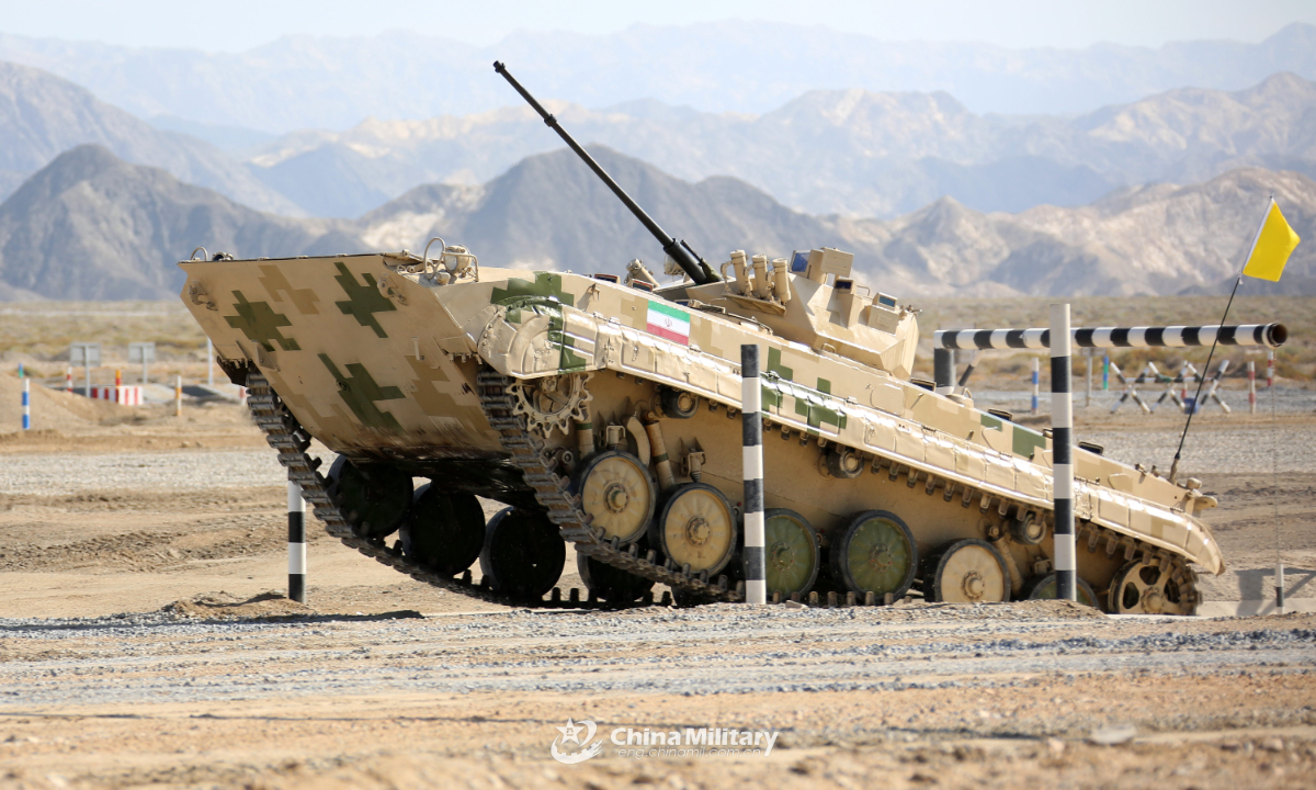 An infantry fighting vehicle of the Iranian team passes through an antitank ditch in the final round of individual race of Suvorov Onslaught contest in Korla, China's Xinjiang Uygur Autonomous Region, on August 18, 2022.  Photo:China Military