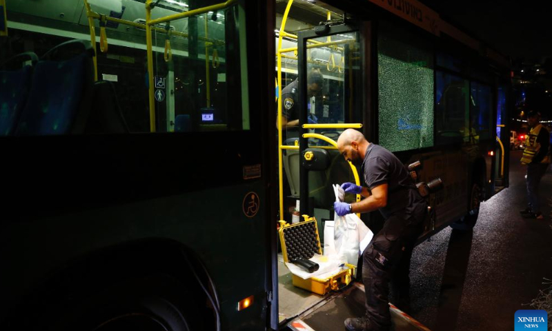 Israeli security force members investigate the scene of a bus shooting in Jerusalem, Aug. 14, 2022. A gunman shot at a bus in Jerusalem's Old City early Sunday, injuring at least seven people, according to local police and medics. Photo: Xinhua