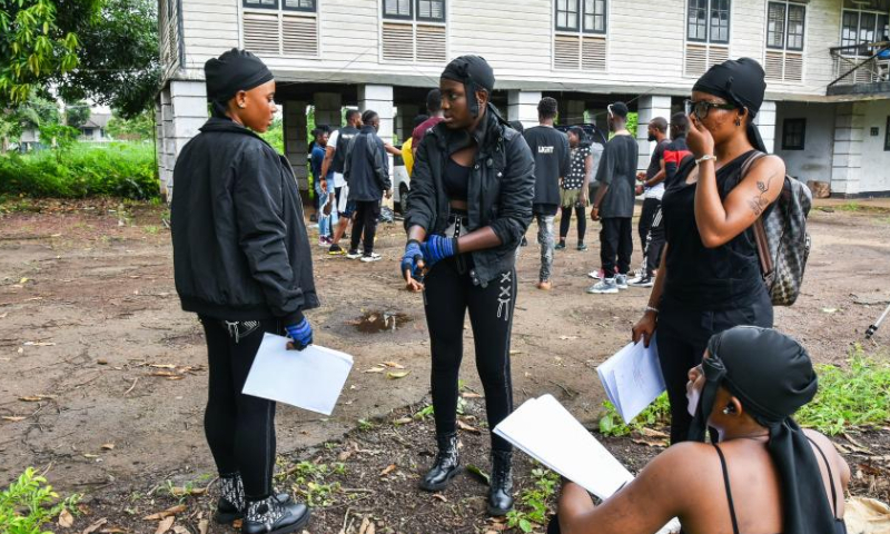 File photo taken on May 26, 2022 shows the scene of film shooting of Boss Daughters in the Southwest region, Cameroon.  Photo: Xinhua