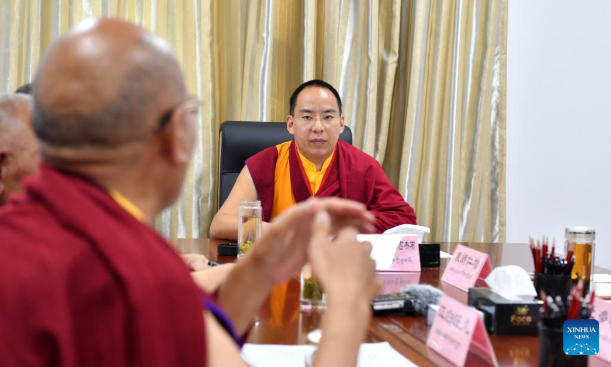 Panchen Erdeni Chos-kyi rGyal-po holds discussions with eminent monks on June 1, 2022. Panchen Erdeni Chos-kyi rGyal-po had performed his daily duties as president of the Tibet branch of the Buddhist Association of China in Lhasa since mid-May. Photo:Xinhua