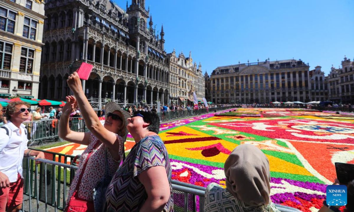 People visit the Flower Carpet 2022 at the Grand Place in Brussels, Belgium, Aug 12, 2022.

After the cancellation of the Flower Carpet 2020 due to the COVID-19 pandemic, the traditional festival returned to Brussels from Aug 12 to 15, 2022. Photo: Xinhua