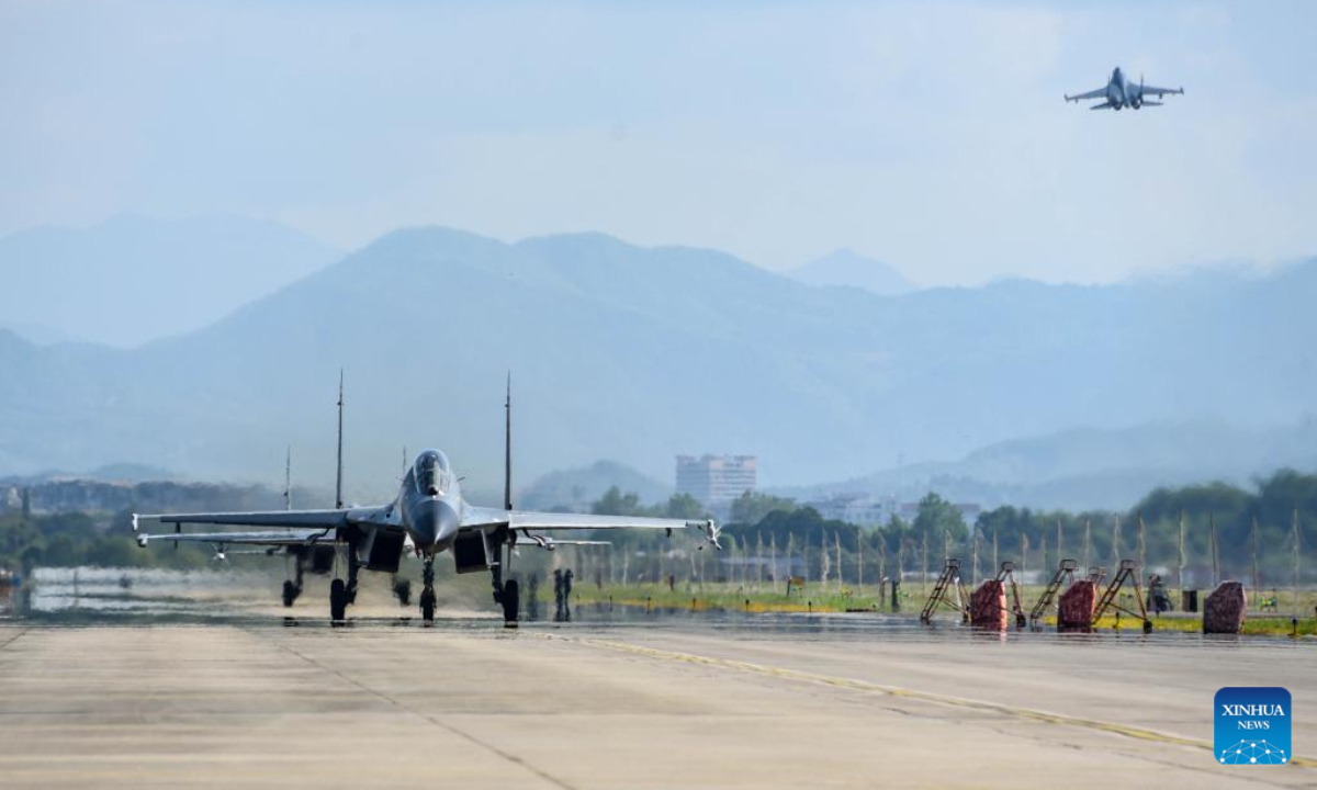 The air force and naval aviation corps of the Eastern Theater Command of the Chinese People's Liberation Army (PLA) fly warplanes to conduct operations around the Taiwan Island, Aug 4, 2022. Photo:Xinhua