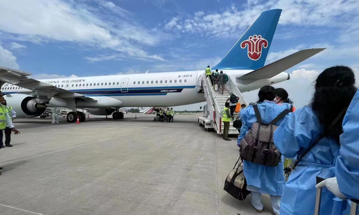 A charter flight carrying 107 Indian businessmen arrived in Hangzhou, East China's Zhejiang Province, on August 9,2022. Photo:Courtesy of China Southern Airlines