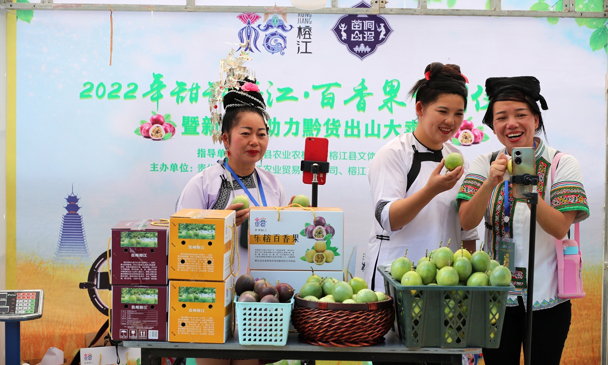 Farmers sell passion fruits through live-streaming platforms in Qiandongnan Miao and Dong Autonomous Prefecture, Southwest China’s Guizhou Province, on August 10, 2022. It has become increasingly popular in China to sell agricultural products through live-streaming platforms, and e-commerce is extending further into rural areas to help farmers increase their incomes. Photo: VCG