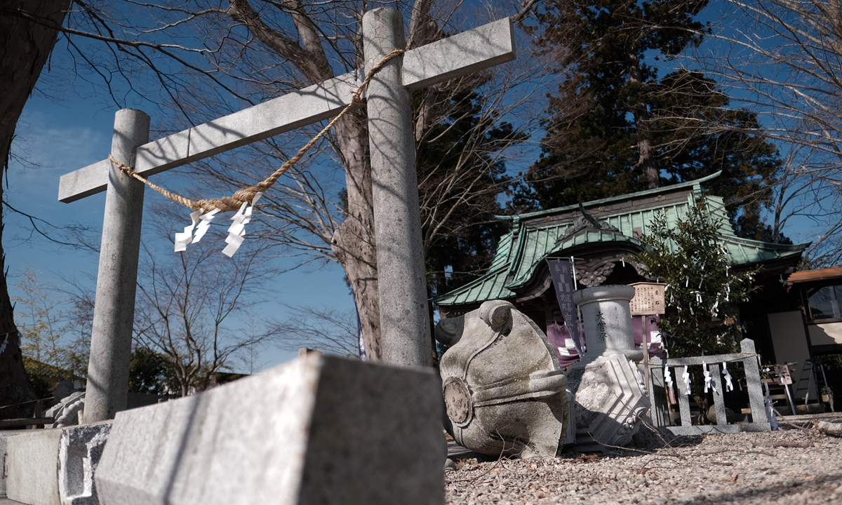 A collapsed Torii gate at a shrine in Minamisoma city, Fukushima prefecture on March 17, 2022 after a powerful earthquake. Photo: AFP