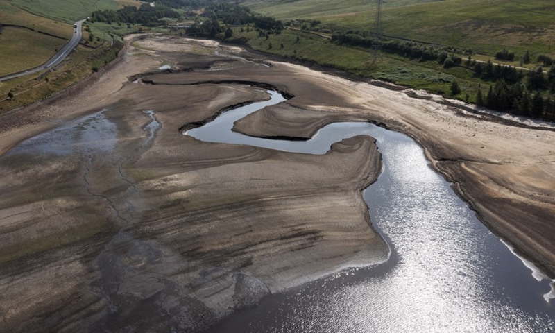 Aerial photo taken on July 19, 2022 shows the partially empty Woodhead Reservoir near Manchester, Britain.(Photo: Xinhua)