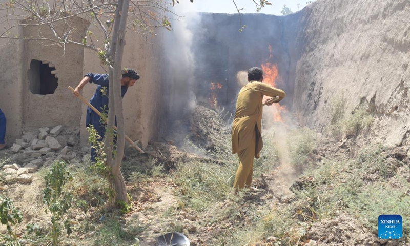 People battle a natural fire in a residential area in Jawzjan province, Afghanistan, on Aug. 10, 2022. At least 50 residential houses have been burned to ashes by natural fire in the northern province of Jawzjan since Monday, provincial police chief Damullah Serajuddin Ahmadi said Wednesday.(Photo: Xinhua)