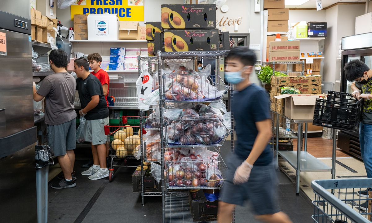 Teens prepare food baskets for patrons at the a community services food pantry on August 11, 2022 in the Brooklyn borough of New York City, US. According to US official data, 38 million people live in food insecure households. Photo: VCG