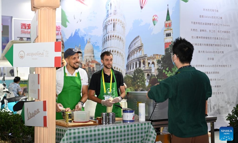 A visitor learns about signature delicacies exhibited at the Italy booth during the sixth Silk Road International Exposition in Xi'an, northwest China's Shaanxi Province, Aug. 14, 2022. The Sixth Silk Road International Exposition opened Sunday in Xi'an, with deeper Belt and Road cooperation high on the agenda. (Xinhua/Li Yibo)