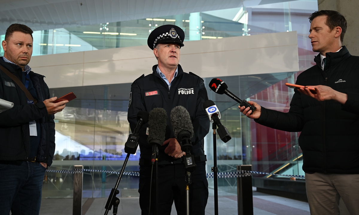 Detective Inspector Dave Craft (center) holds a press conference outside Canberra Airport on August 14, 2022 in Canberra, Australia. Photo: VCG