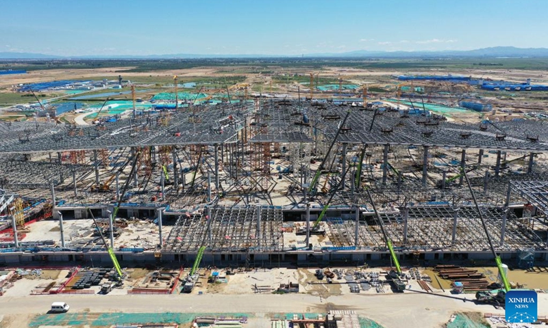 Aerial photo taken on Aug. 15, 2022 shows the construction site of a new airport in Hohhot, north China's Inner Mongolia Autonomous Region. The main structure of the terminal of a new airport in Hohhot has been completed. (Xinhua/Li Zhipeng)