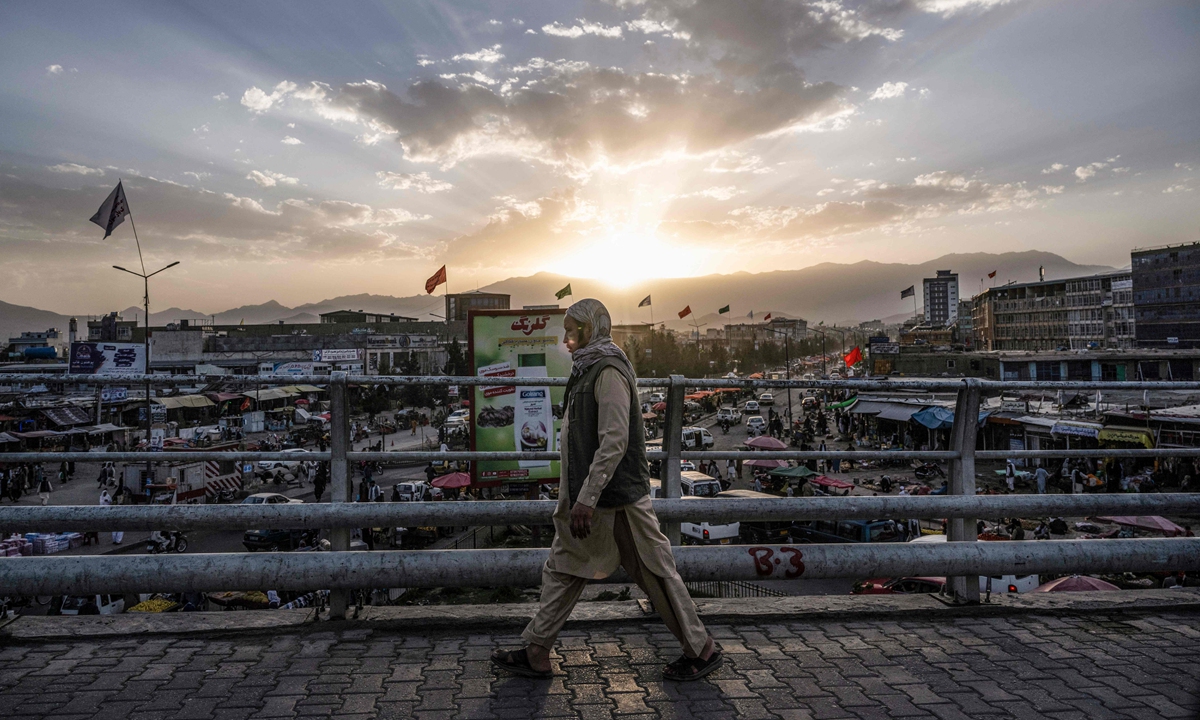 A man walks over a bridge in Kabul on August 7, 2022. Photo: VCG