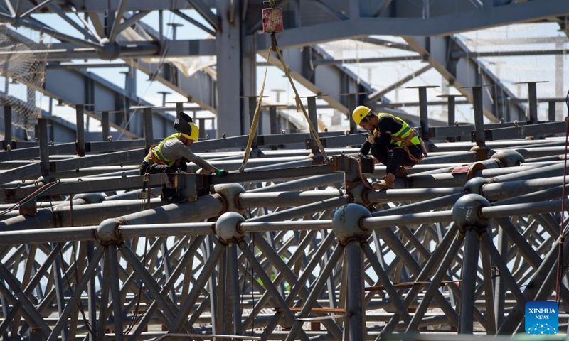 Laborers work at the construction site of a new airport in Hohhot, north China's Inner Mongolia Autonomous Region, Aug. 15, 2022. The main structure of the terminal of a new airport in Hohhot has been completed. (Xinhua/Li Zhipeng)
