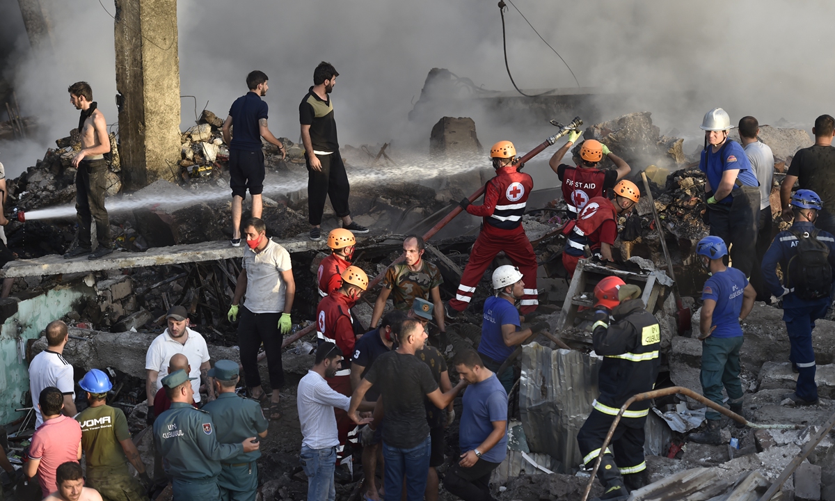 Residents and rescue workers clear the rubble at the scene of an explosion at the Surmalu market, which specializes in the wholesale of various goods and products, in Yerevan, Armenia, on August 14, 2022. Photo: VCG