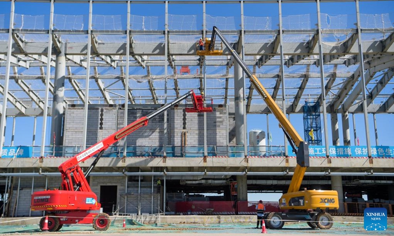 Photo taken on Aug. 15, 2022 shows the construction site of a new airport in Hohhot, north China's Inner Mongolia Autonomous Region. The main structure of the terminal of a new airport in Hohhot has been completed. (Xinhua/Li Zhipeng)