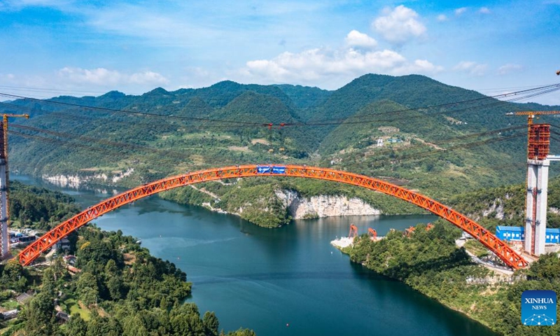 Aerial photo taken on Aug. 15, 2022 shows the construction site for the closure of Wujiang grand bridge, a main project of the expressway linking Dejiang and Yuqing, in southwest China's Guizhou Province.(Photo: Xinhua)