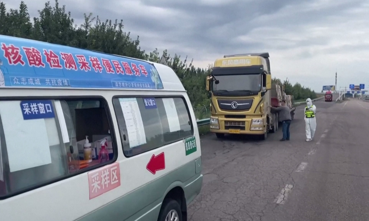A nucleic acid detection vehicle is seen on a highway in the Ili Kazak Autonomous Prefecture, Northwest China's Xinjiang Uygur Autonomous Region on August 13, 2022. Photo: VCG