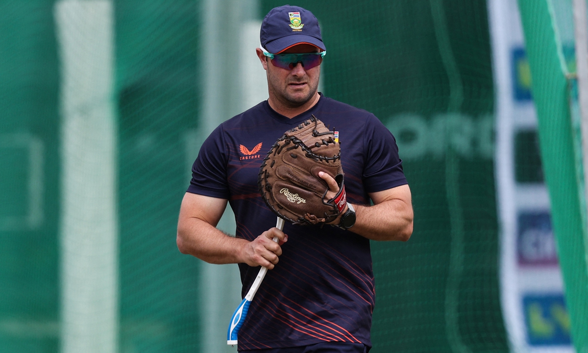 South Africa's head coach Mark Boucher leads a practice session at Lord's cricket ground in London on August 15, 2022 ahead of South Africa's first Test against England. Photo: AFP
