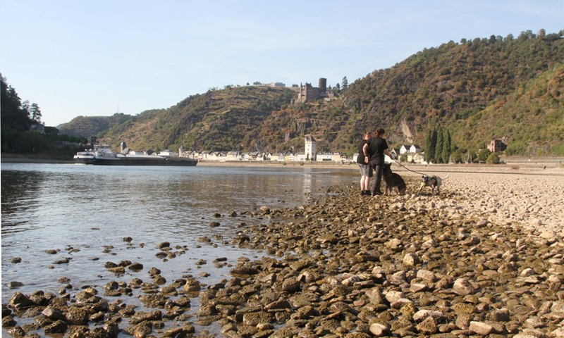 Photo taken on Aug. 11, 2022 shows the exposed riverbed of river Rhine in Kaub in the state of Rhineland-Palatinate, Germany.(Photo: Xinhua)