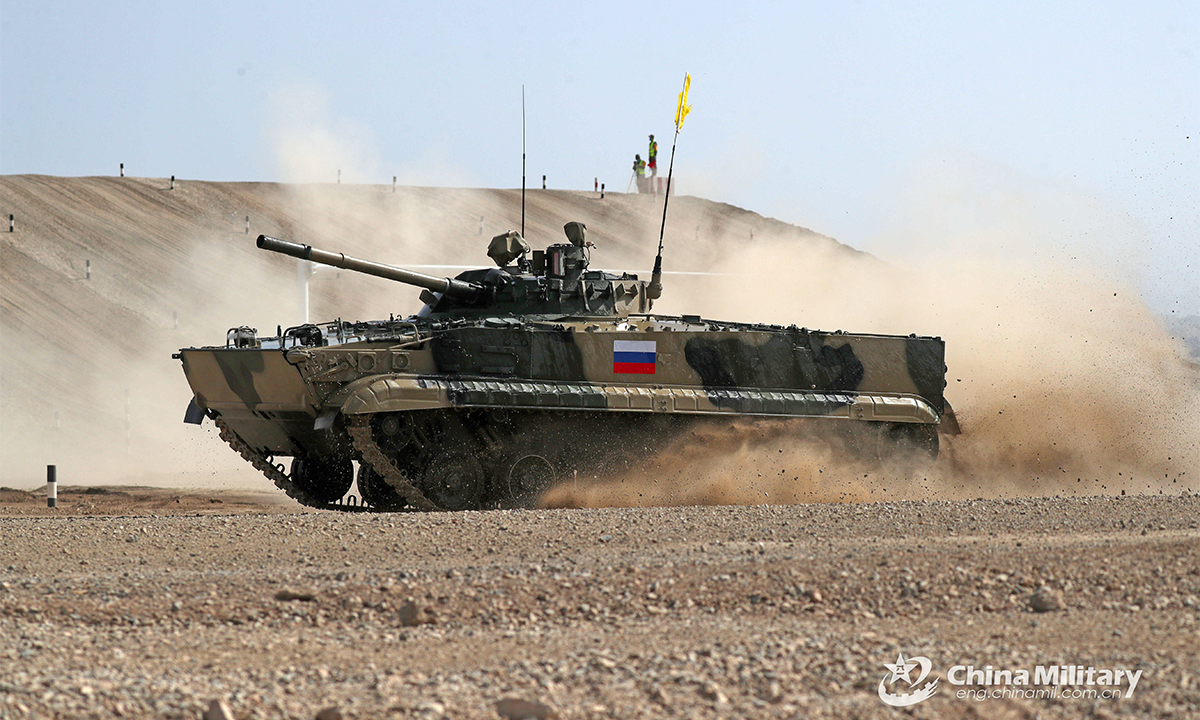 An infantry fighting vehicle of the Russian team presses forward on the track at full speed in the first round of individual race of the Suvorov Onslaught contest in Korla, China's Xinjiang Uygur Autonomous Region, on August 14, 2022. The Suvorov Onslaught of the International Army Games 2022 (IAG 2022) kicked off on August 14 with participation of six teams from five countries, namely China, Russia, Belarus, Iran and Venezuela. (Photo by Luo Xingcang)