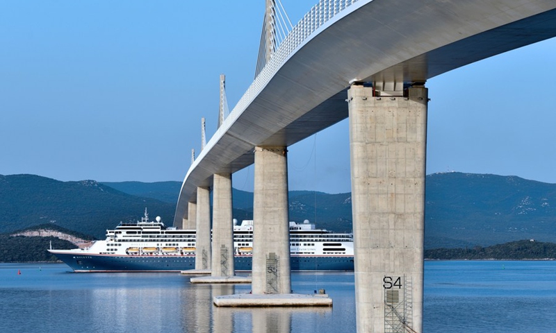 A cruiser passes under the Peljesac Bridge near Komarna, Croatia, June 23, 2022.(Photo: Xinhua)