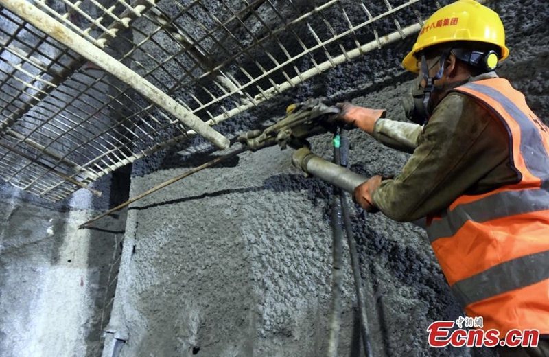 Construction workers work at Jiuwandashan No. 4 tunnel on Guiyang-Nanning high speed railway in Hechi City, south China's Guangxi Zhuang Autonomous Region, Aug. 16, 2022. (Photo: China News Service/Jiang Xuelin)
