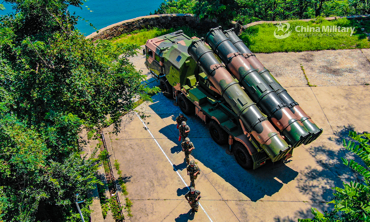 Soldier assigned to a naval coast-defense missile regiment under the PLA Northern Theater Command rush to their positions during a recent combat training exercise. The exercise was aimed at testing the troops' capability of winning under real combat conditions. (eng.chinamil.com.cn/Photo by Peng Xi, Liu Zihao, Teng Hao and Han Shuai)
