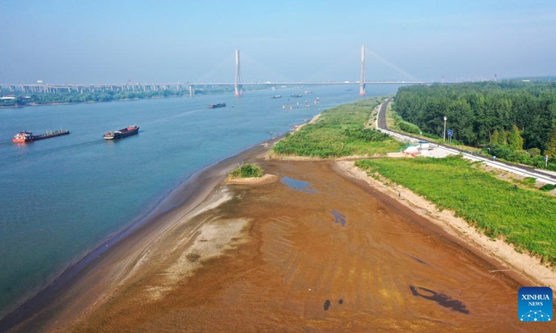 Aerial photo taken on Aug. 22, 2022 shows the tidal-flat area in Yangzhou section of Yangtze River, east China's Jiangsu Province. Yangzhou section of Yangtze River saw the decrease of water level in recent days due to less rainfall and continuous high temperature.(Photo: Xinhua)