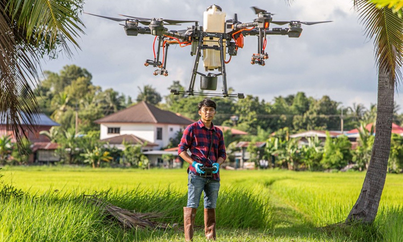 A Thai farmer operates a DJI agricultural drone in Roi Et, Thailand, on Aug. 1, 2022.(Photo: Xinhua)